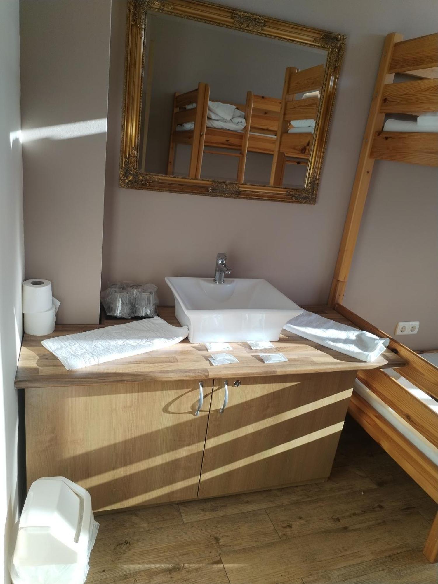 Hostel Ferihegy Vecsés Exteriör bild